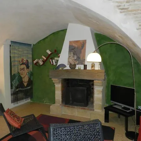 Sleeps 5 Pool Wifi * Argilliers